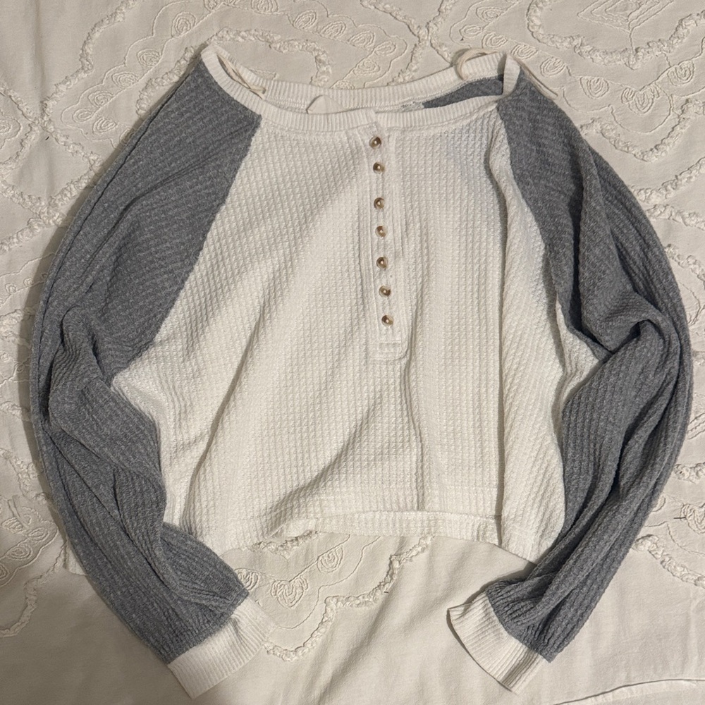 American Eagle Outfitters White and Gray Long Sleeve Tee